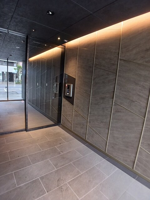 14/20 エントランス