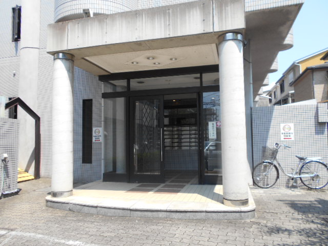 22/30 エントランス