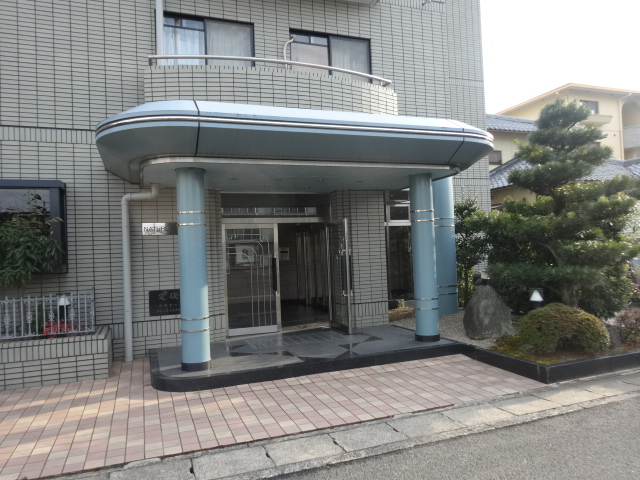 23/30 エントランス