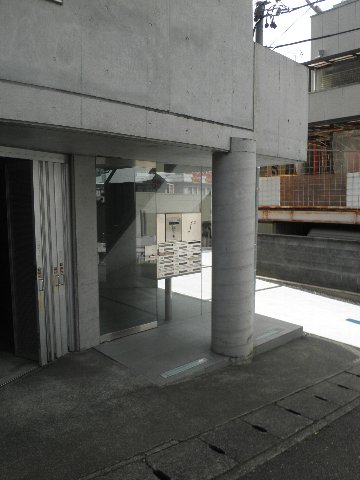 21/30 エントランス