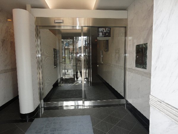 22/30 エントランス