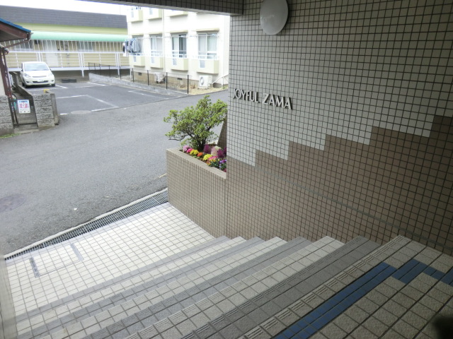 21/29 エントランス