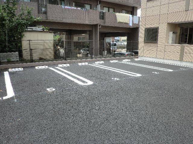 22/28 駐車場