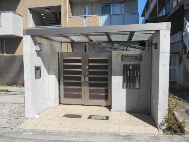 22/30 エントランス