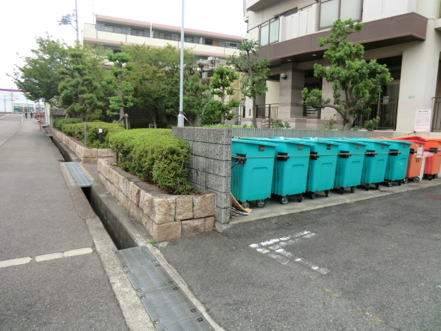 22/23 エントランス