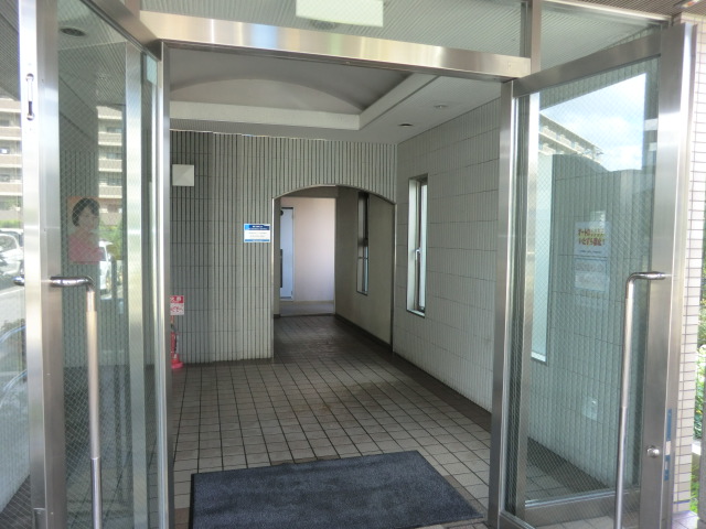 19/27 エントランス