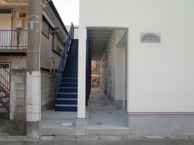 21/30 エントランス