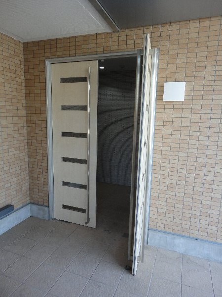 21/23 エントランス