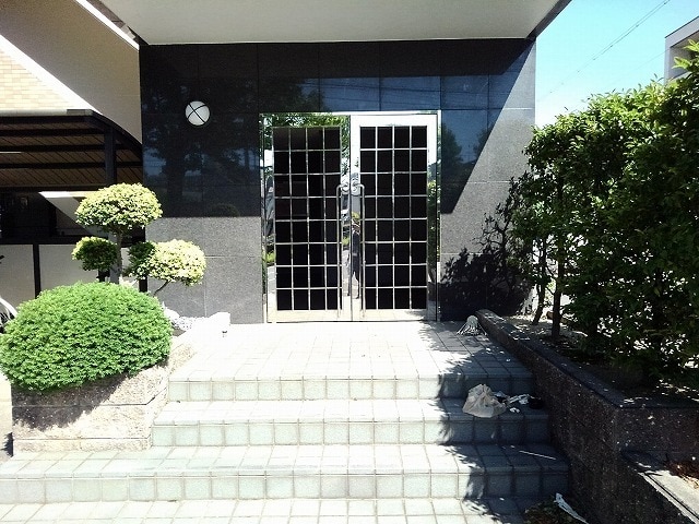 18/27 エントランス