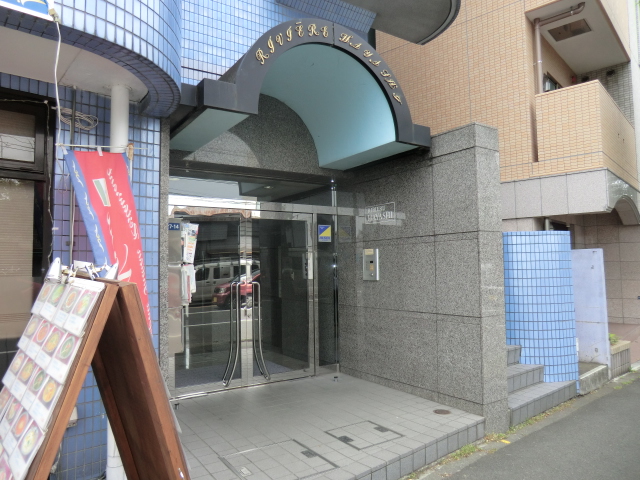 22/30 エントランス