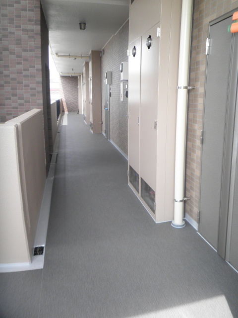 22/23 エントランス