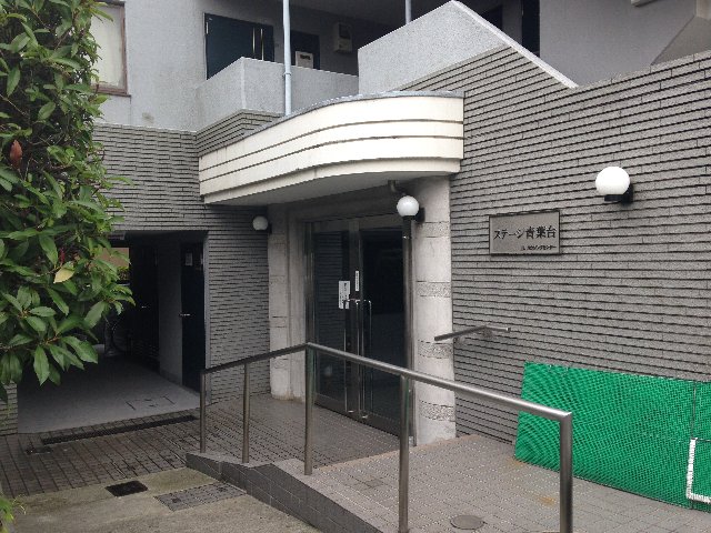 22/23 エントランス