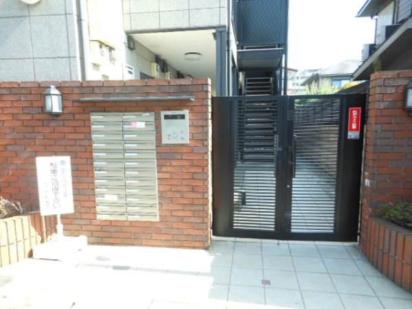 21/30 エントランス