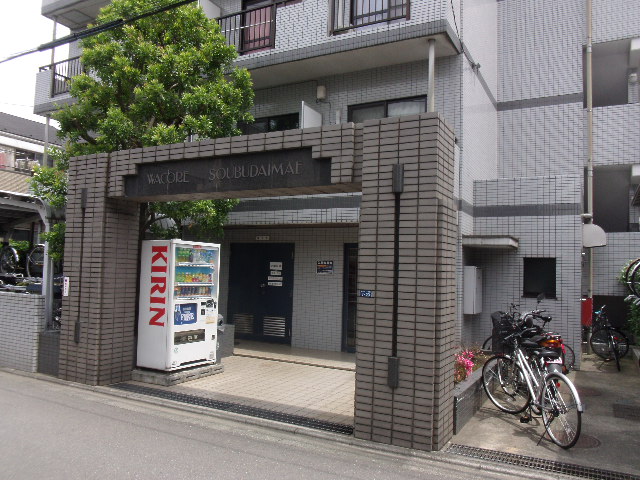 21/30 エントランス