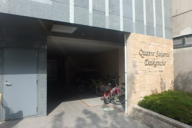 22/28 エントランス