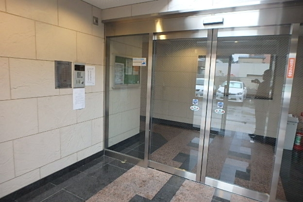 22/27 エントランス