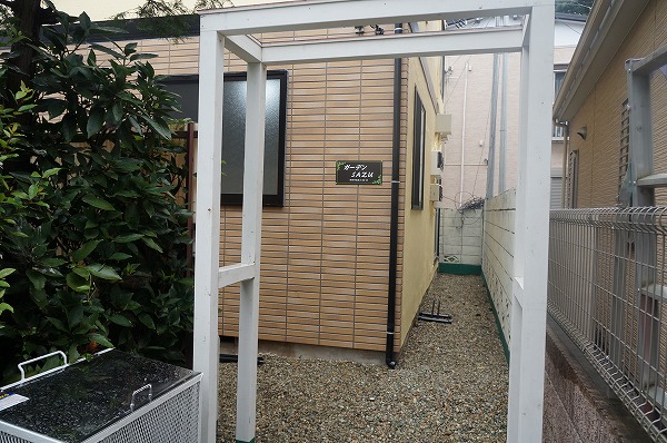 22/30 エントランス