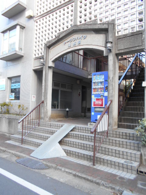 21/30 エントランス