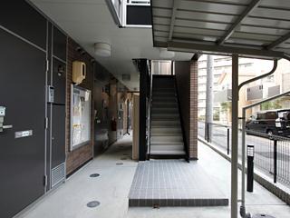 13/22 エントランス