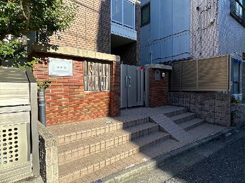 13/22 エントランス