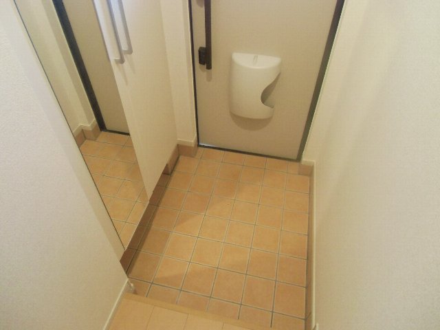 13/28 玄関