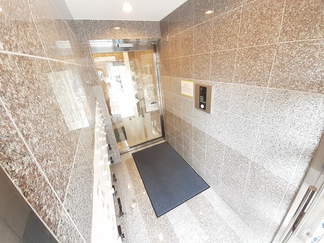 14/20 エントランス