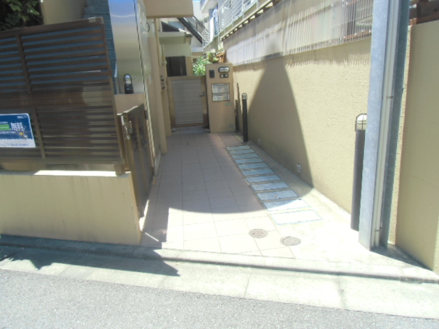 21/22 エントランス