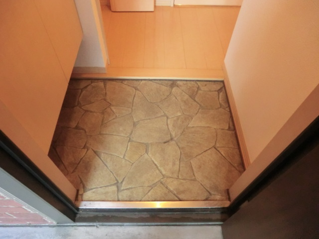 21/30 エントランス