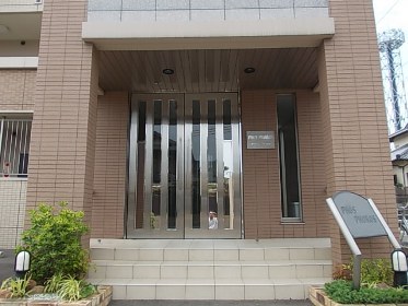 24/30 エントランス