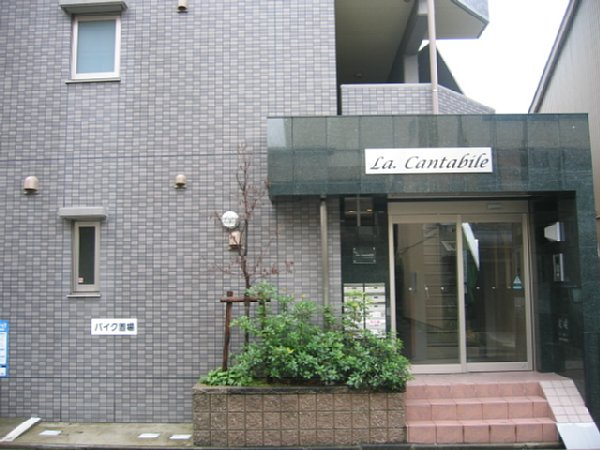 24/27 エントランス