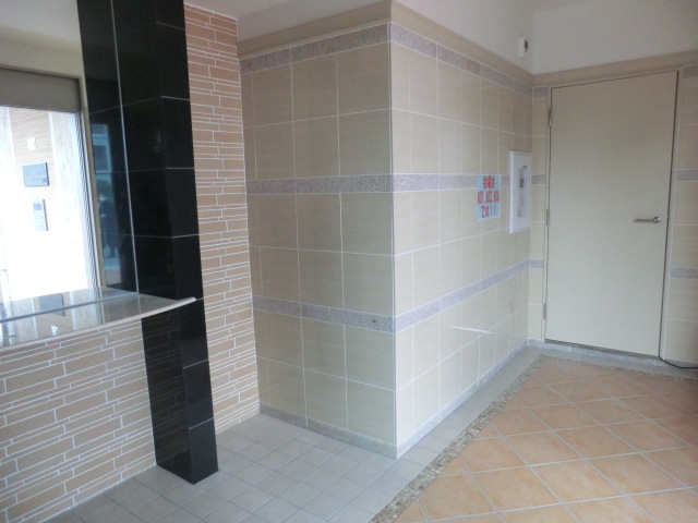 21/28 エントランス