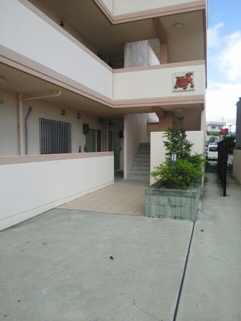 19/25 エントランス