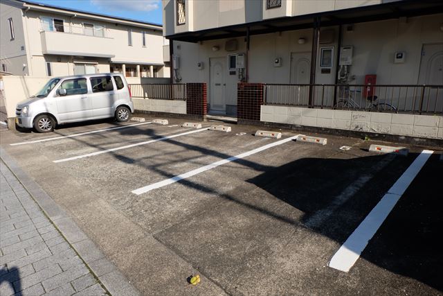 21/28 駐車場