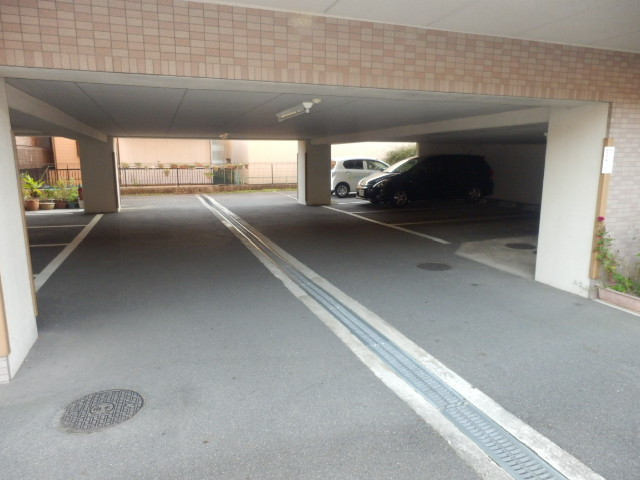 23/30 駐車場