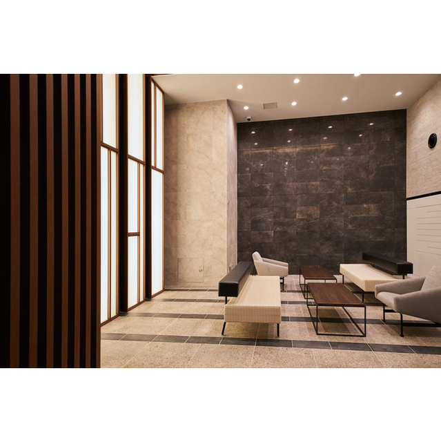 18/21 エントランス