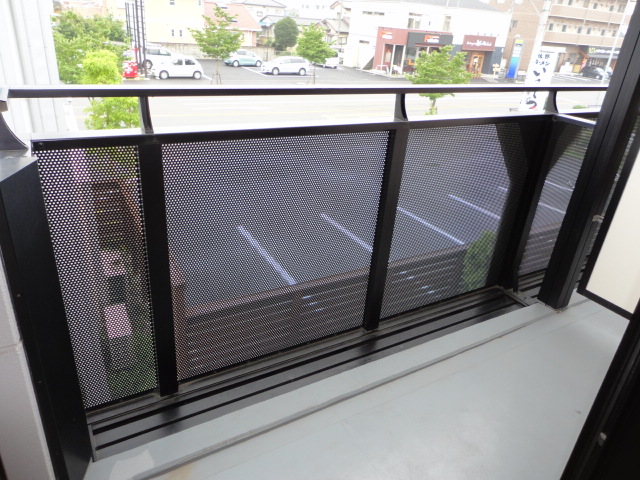 23/30 エントランス