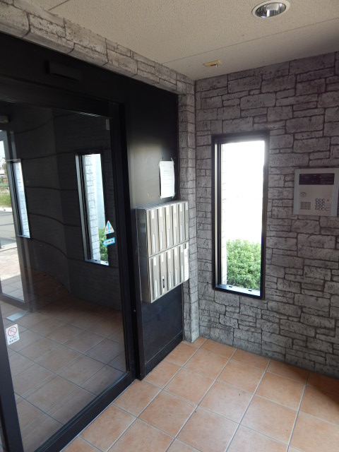 23/30 エントランス