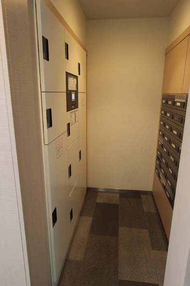 13/22 エントランス