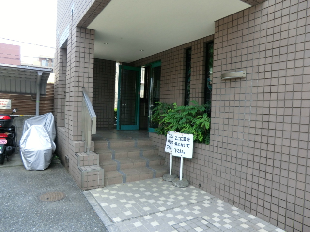 22/23 エントランス