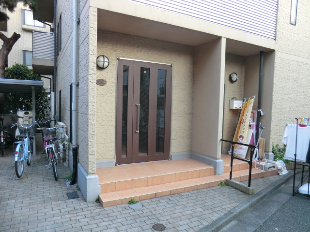 22/26 エントランス