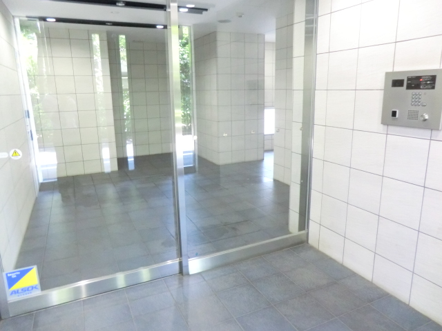 22/30 エントランス