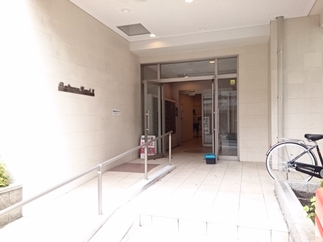 14/20 エントランス