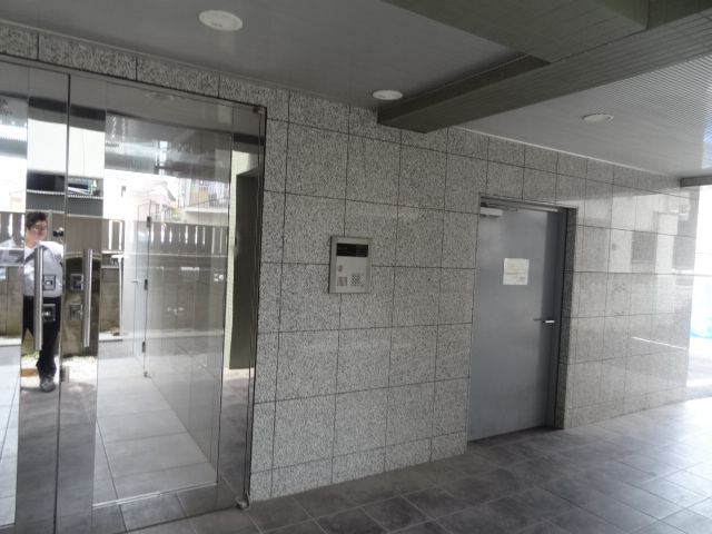 20/27 エントランス