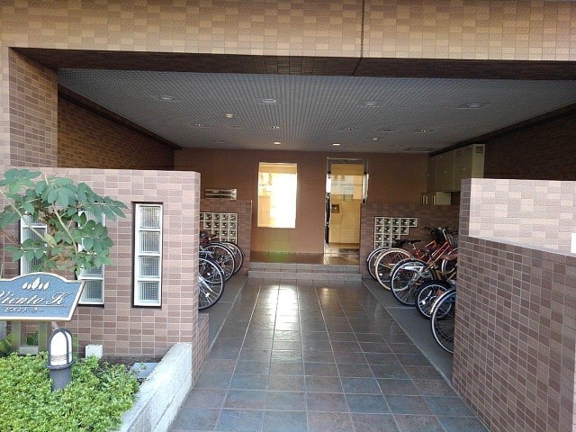 14/20 エントランス