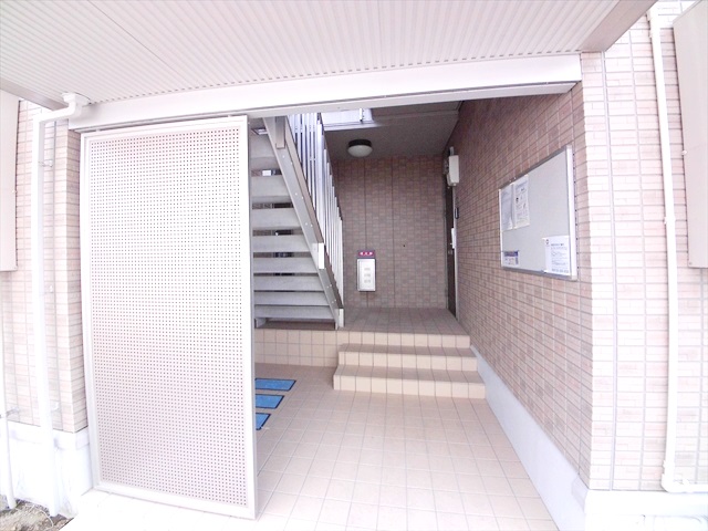 27/30 エントランス