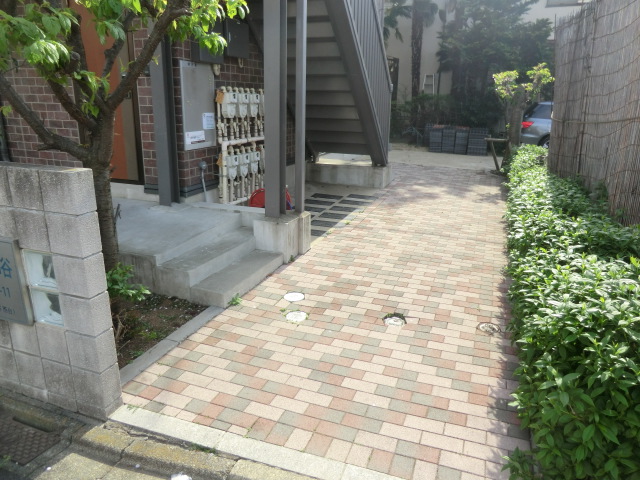 23/30 エントランス