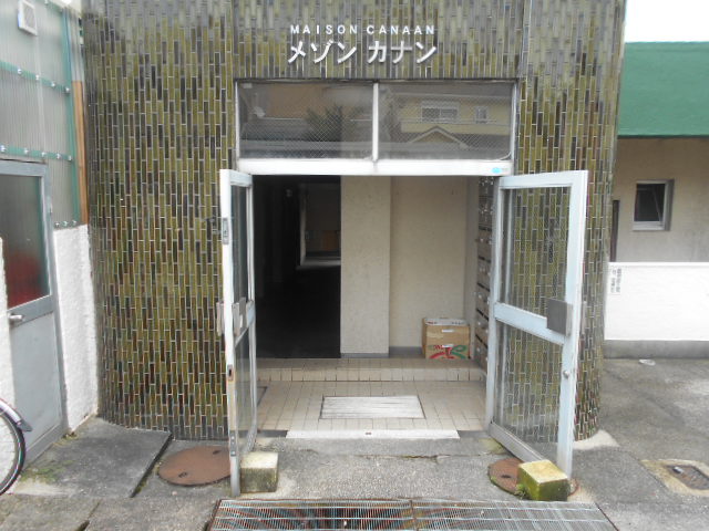 22/29 エントランス