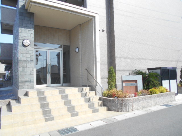 21/30 エントランス