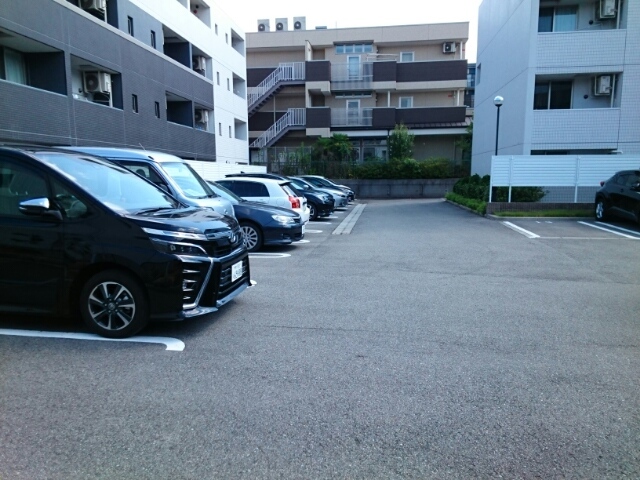 14/20 駐車場