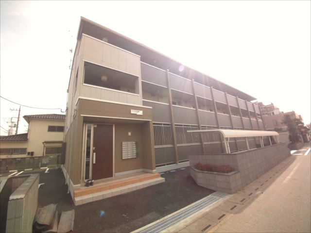 21/30 エントランス